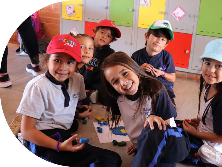 niños salon de clase