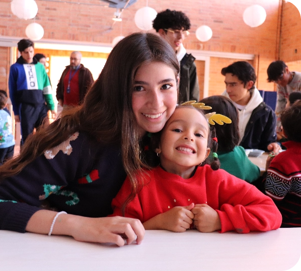 niña y su mamá en el colegio