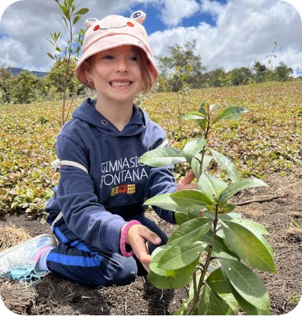 niña en naturaleza